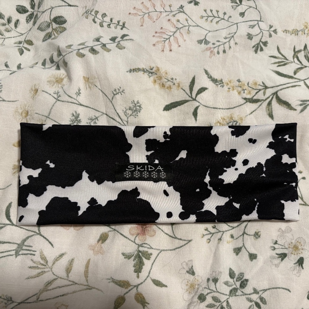 Skida Nordic Lightweight Running Headband in Moo Cow